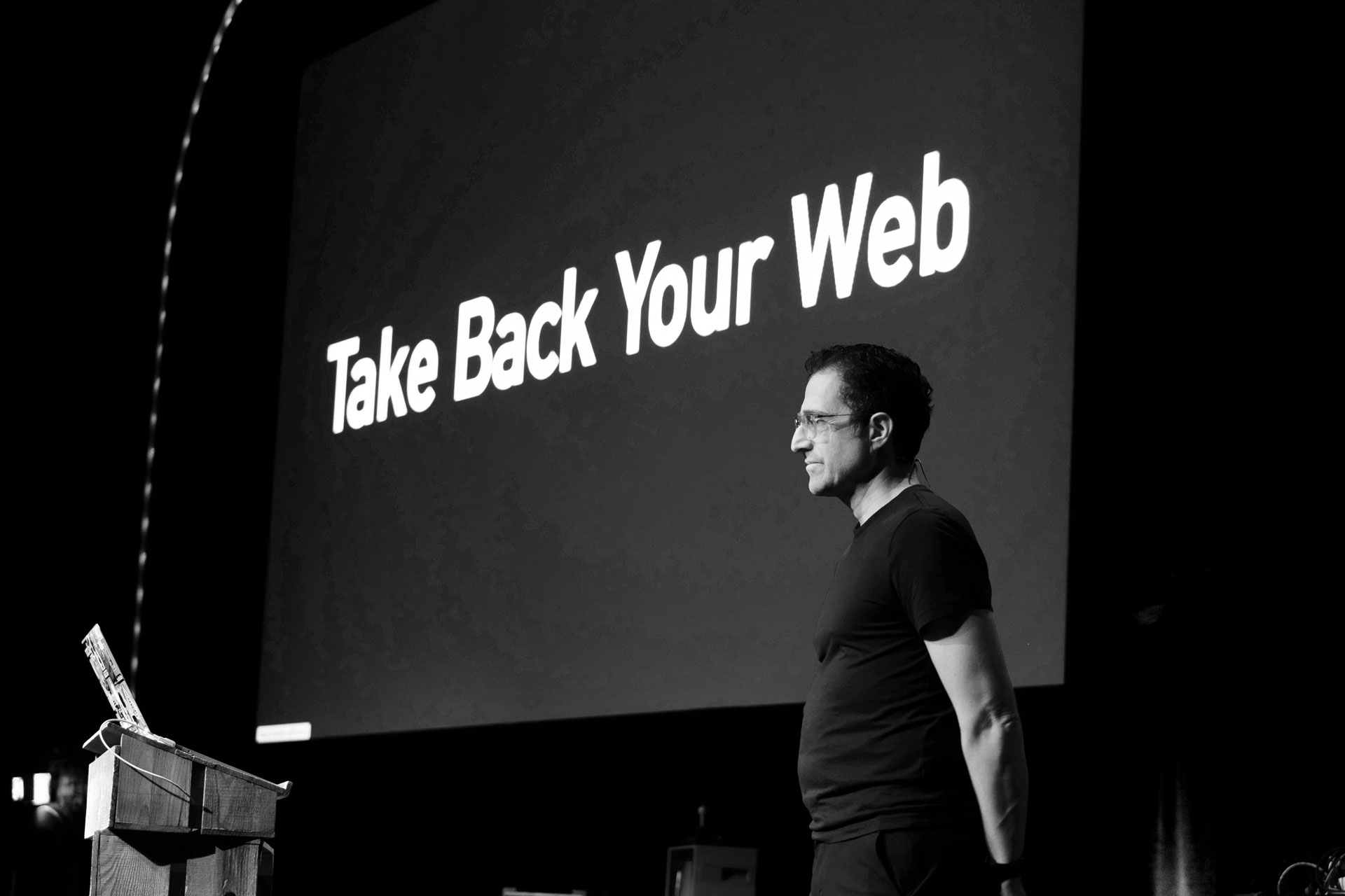 Tantek Çelik lors de la conférence 'Take back your web' à Berlin en 2019